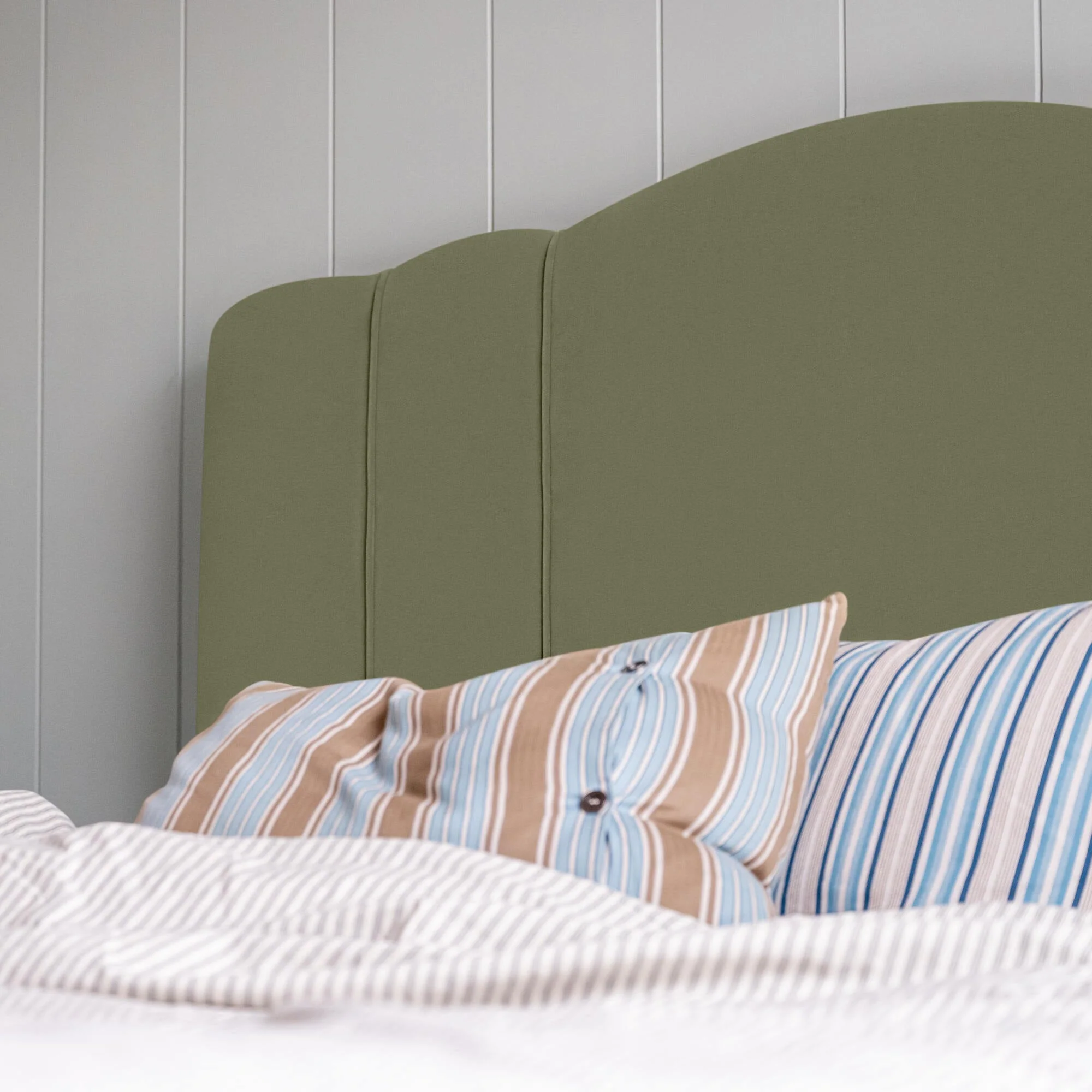 Cloud Nine Upholstered Bed in Intelligent Velvet Green Tea without Valance - Image 4