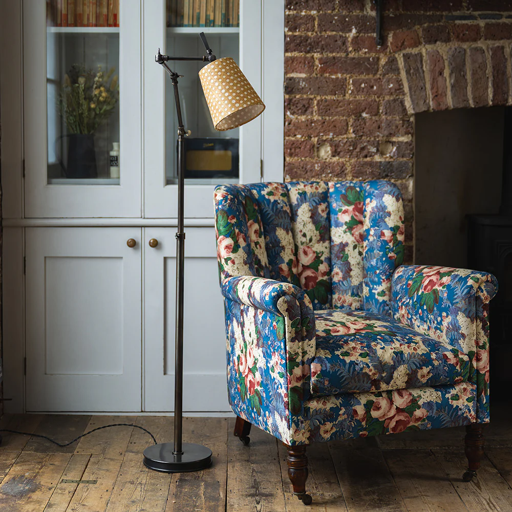 Focused Floor Lamp in Waxed Brass - Image 5