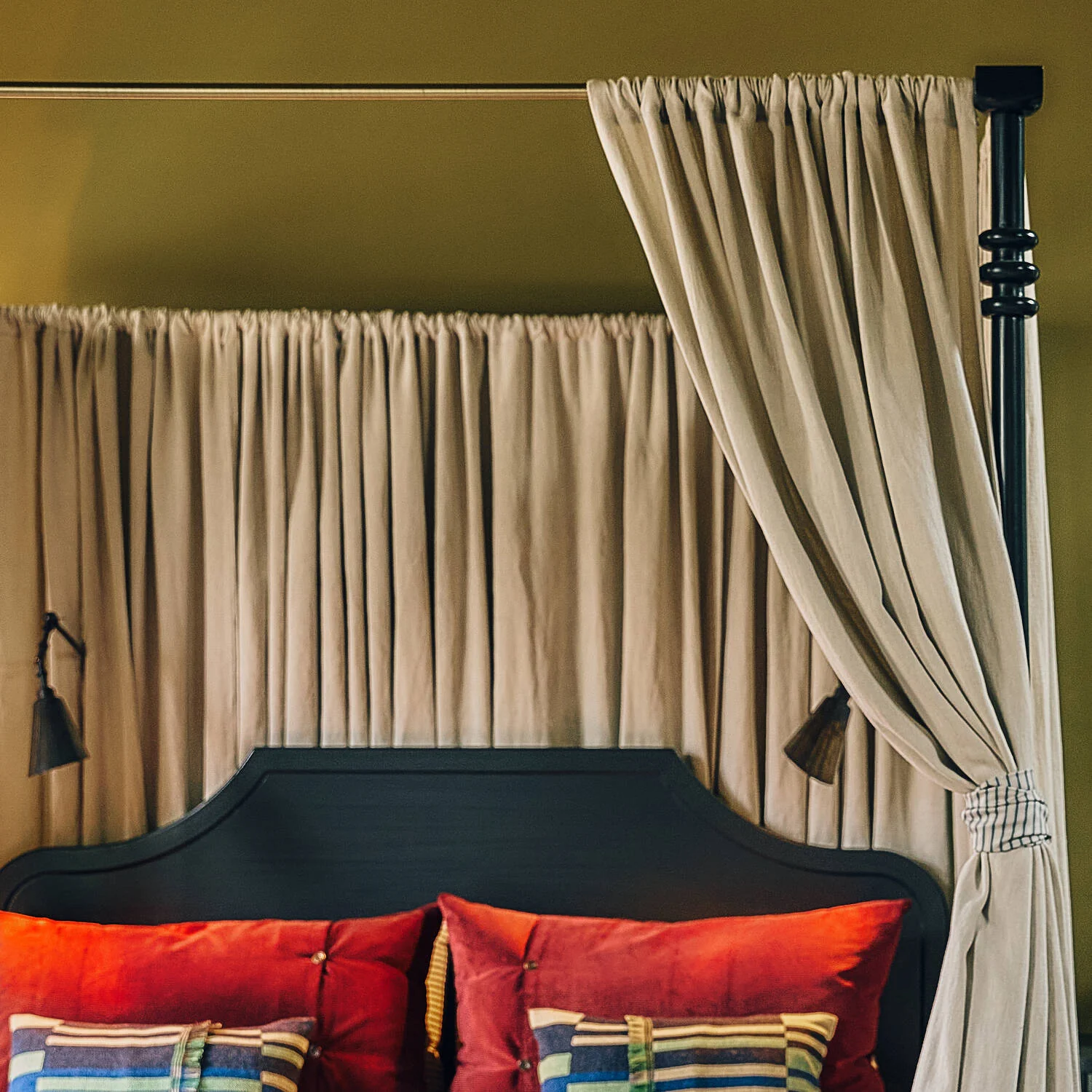 Folly Four Poster Bed in Jet Black - Image 7