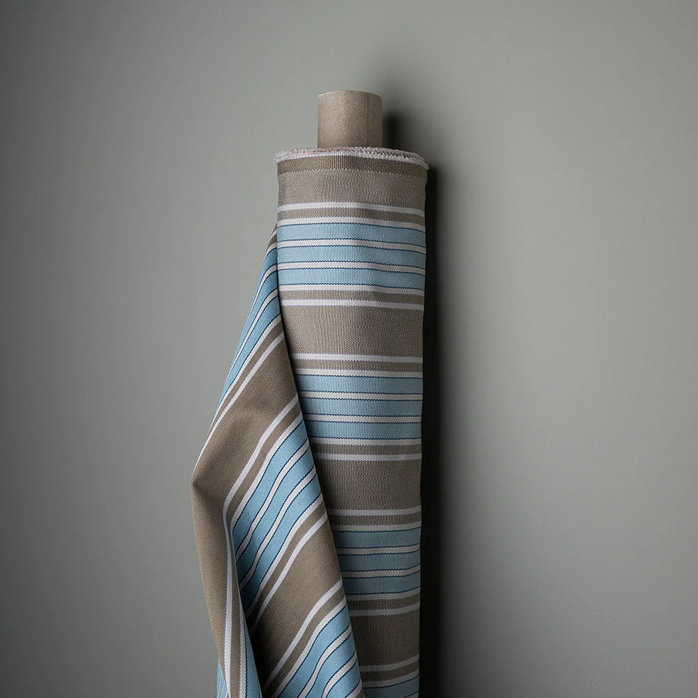 Front Row 3 Seater Upholstered Bench in Laidback Linen Dove Frame and Regatta Cotton Blue Seat - Image 15