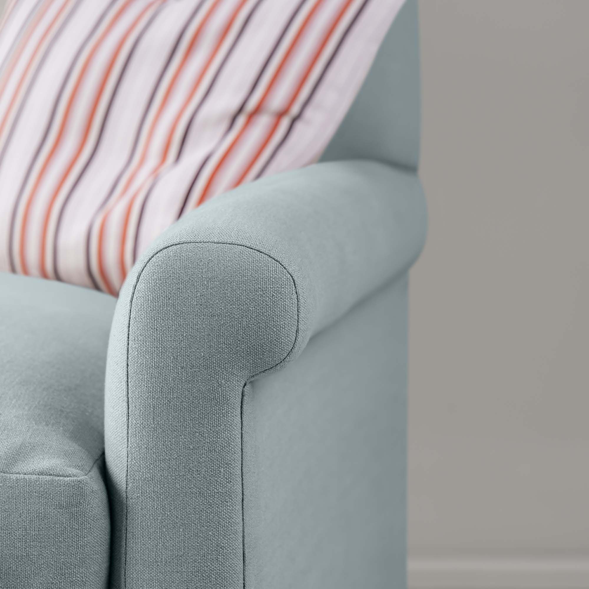 Idler 4 seater sofa in Laidback Linen Cerulean - Image 5
